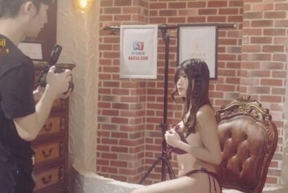 Fotos quentes do ídolo mostram seu lindo corpo, ele tirou e gostou
