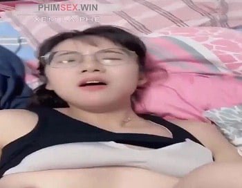 Bui thi nhu quynh nasceu em 2002, abrindo um sexo da multidão