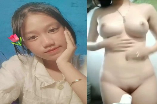 A menina fina está lambendo o pau preto grande
