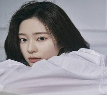 Minju sexy atraente no filme adulto
