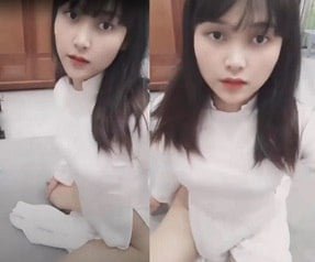 A aluna do primeiro ano tem um corpo extremamente sexy