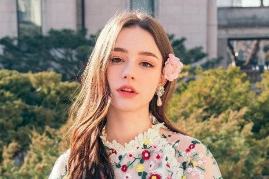 Lindo filme de sexo Dasha Taran é fodida para limpar a boceta